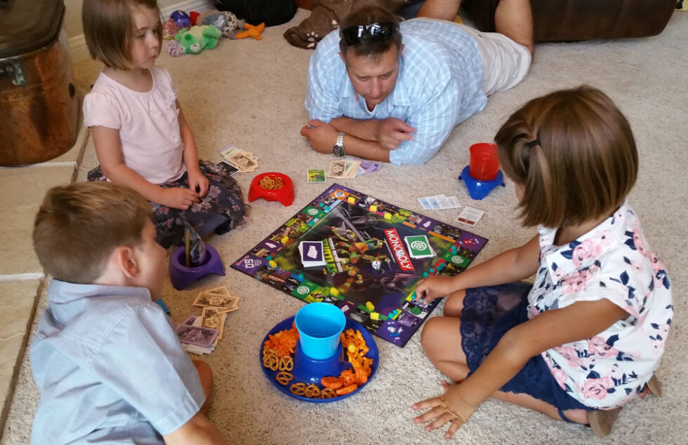 Great Cup Plate Family Playing Board Game INDOORS Great Cups Snacks 20160708 150928 1KmaxQ Web 980x635 